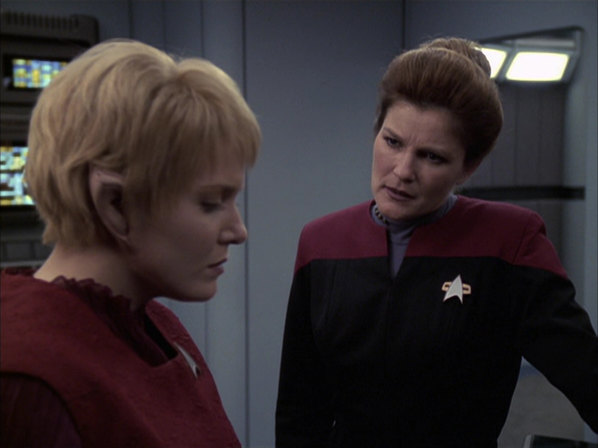 extant_StarTrek_VOY_6x23-Fury_02269.jpg