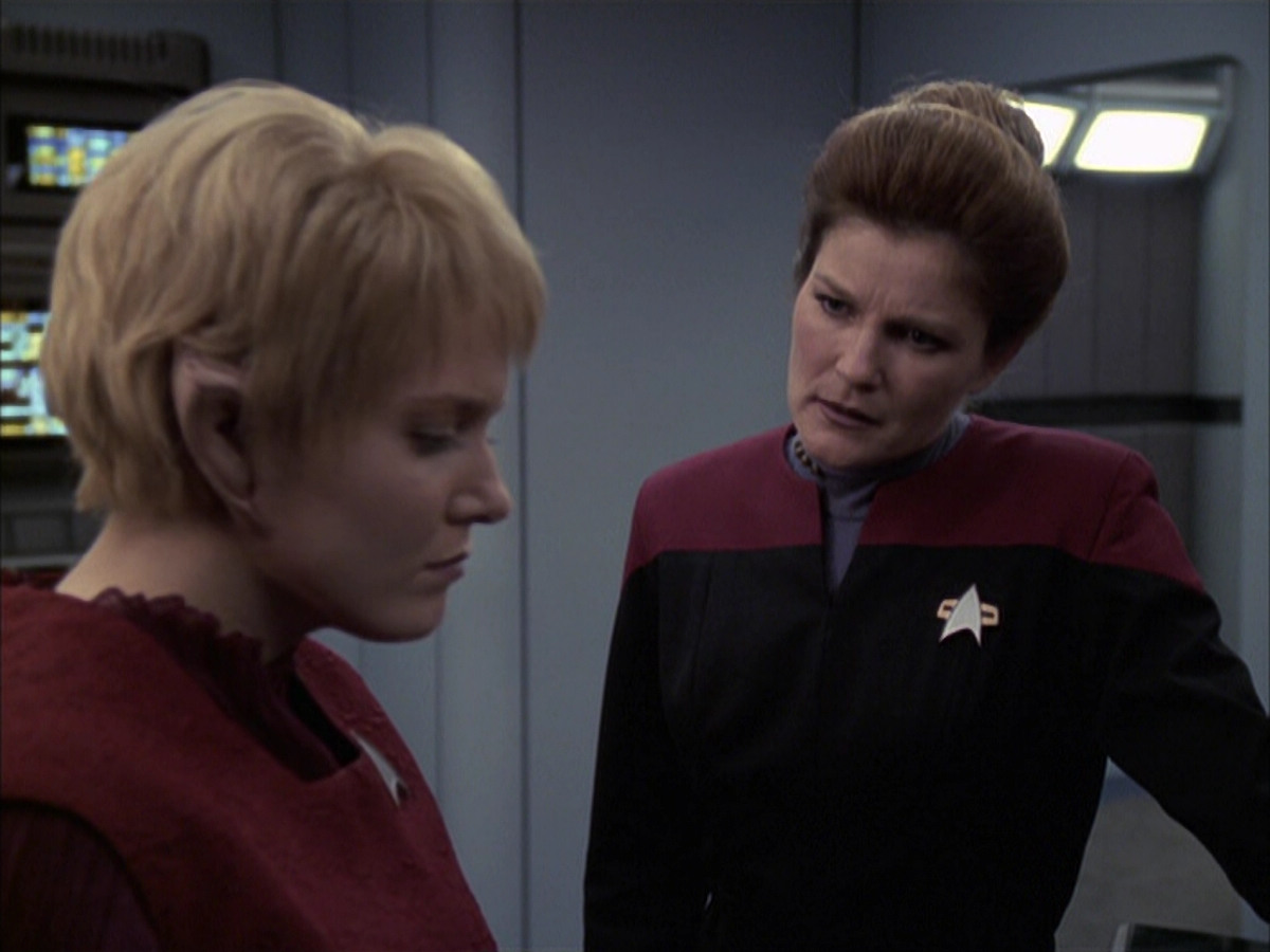 extant_StarTrek_VOY_6x23-Fury_02270.jpg