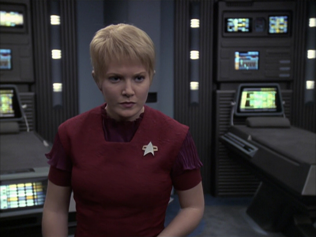 extant_StarTrek_VOY_6x23-Fury_02287.jpg