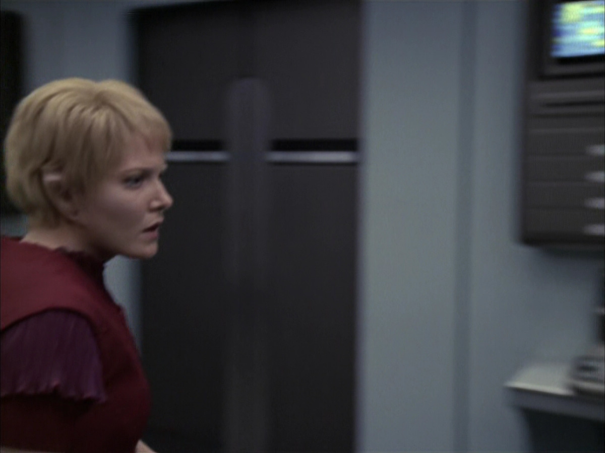 extant_StarTrek_VOY_6x23-Fury_02290.jpg