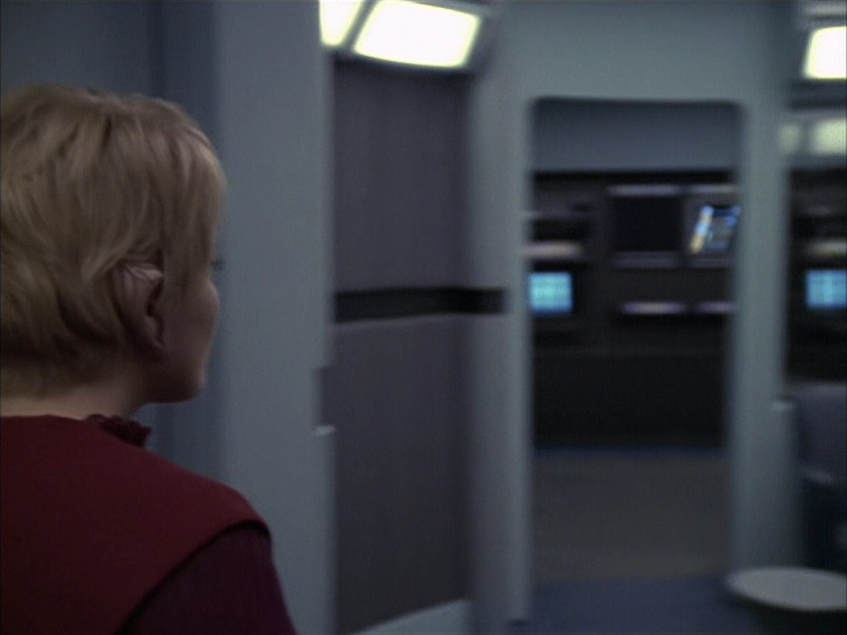 extant_StarTrek_VOY_6x23-Fury_02293.jpg