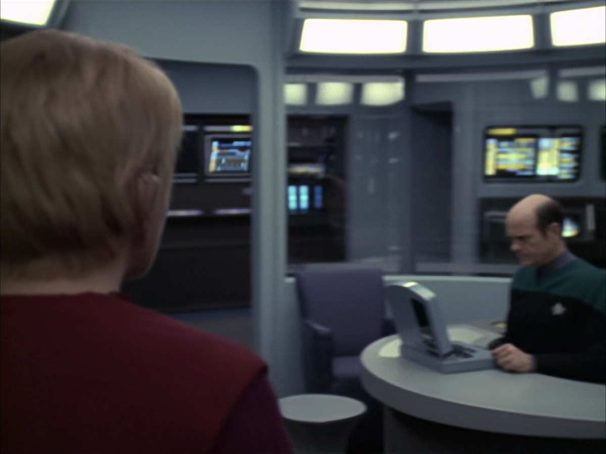 extant_StarTrek_VOY_6x23-Fury_02294.jpg
