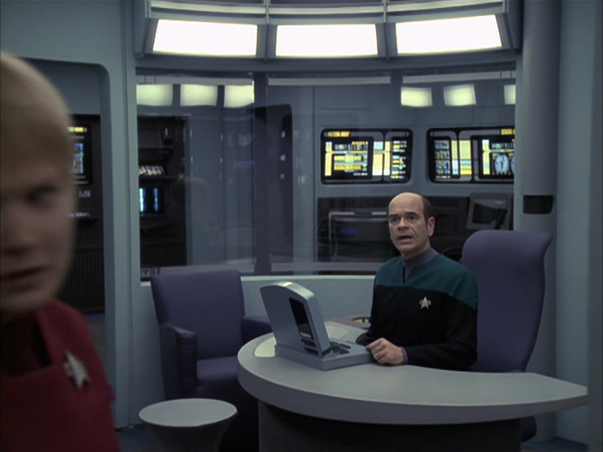 extant_StarTrek_VOY_6x23-Fury_02298.jpg