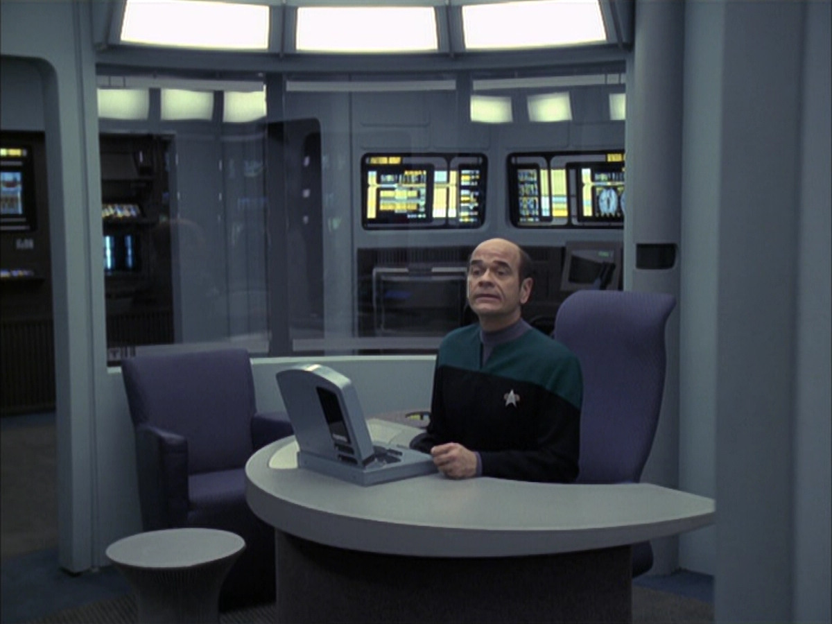 extant_StarTrek_VOY_6x23-Fury_02303.jpg