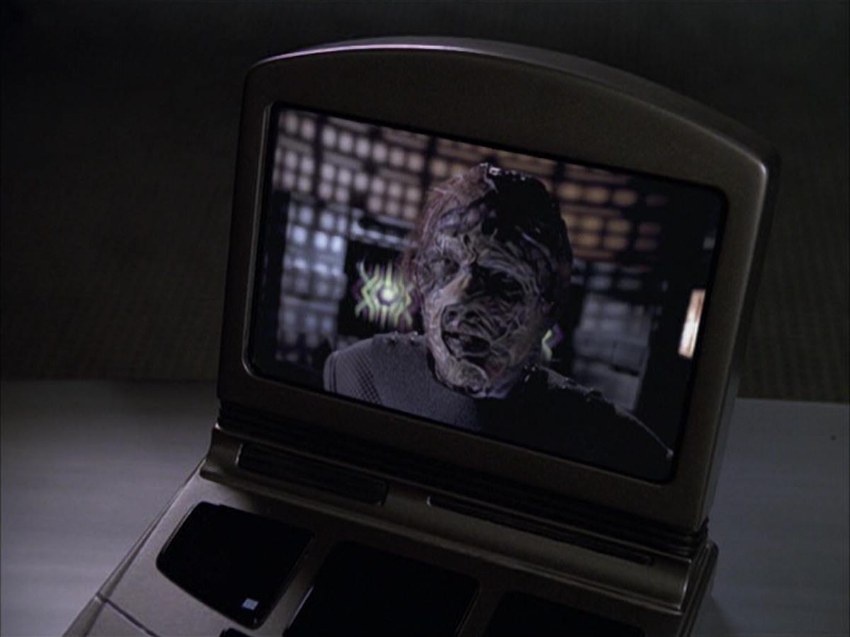 extant_StarTrek_VOY_6x23-Fury_02313.jpg