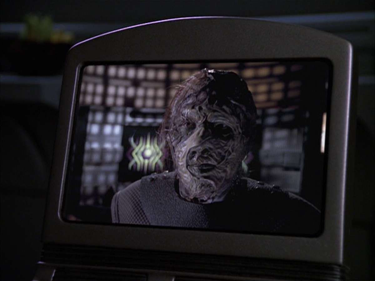 extant_StarTrek_VOY_6x23-Fury_02322.jpg