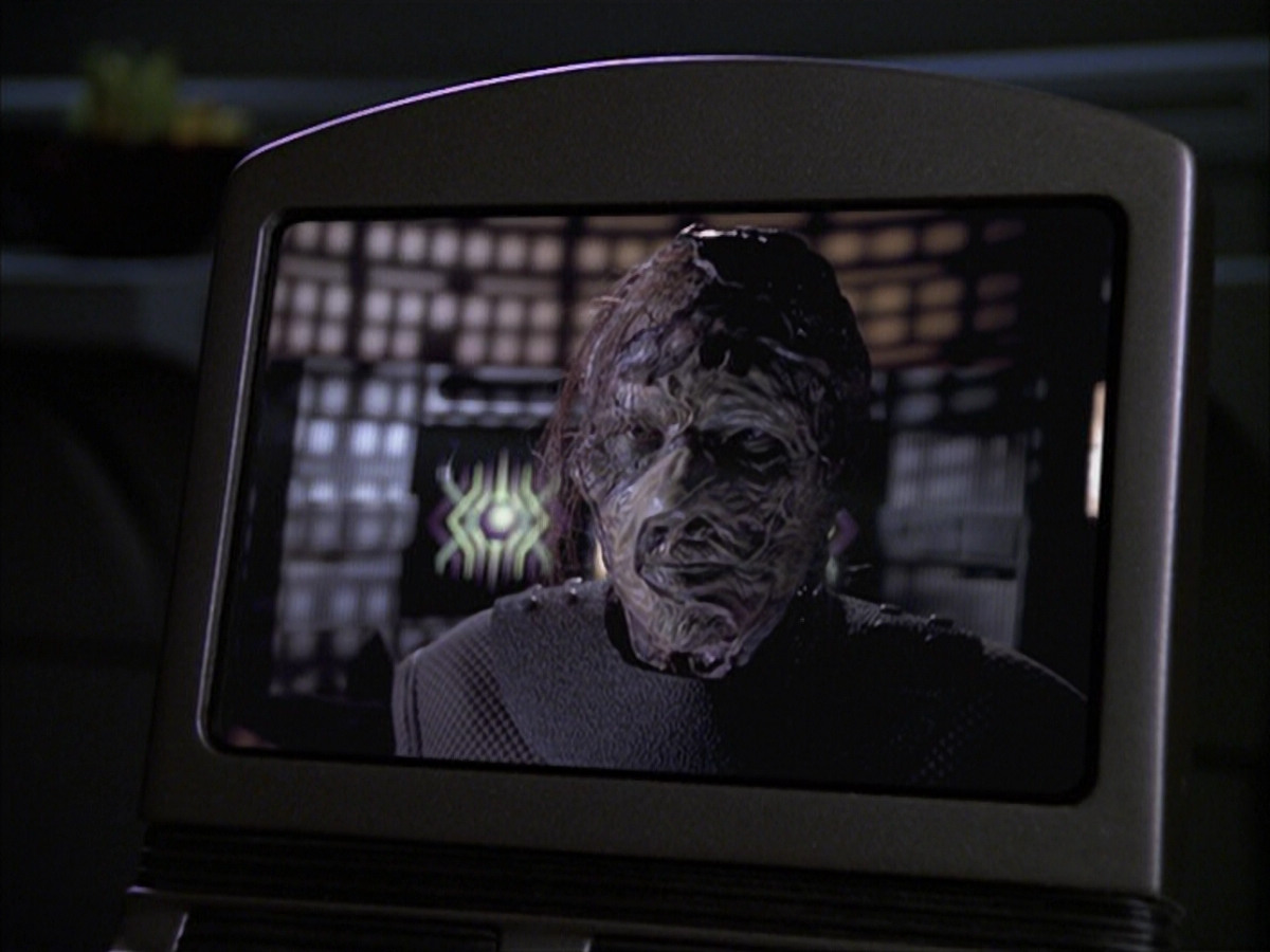 extant_StarTrek_VOY_6x23-Fury_02328.jpg
