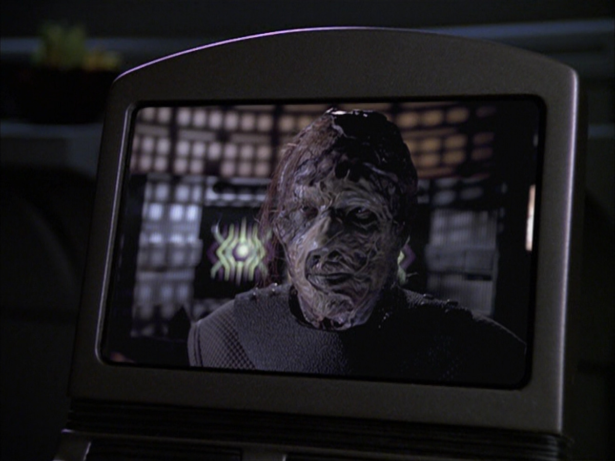 extant_StarTrek_VOY_6x23-Fury_02329.jpg