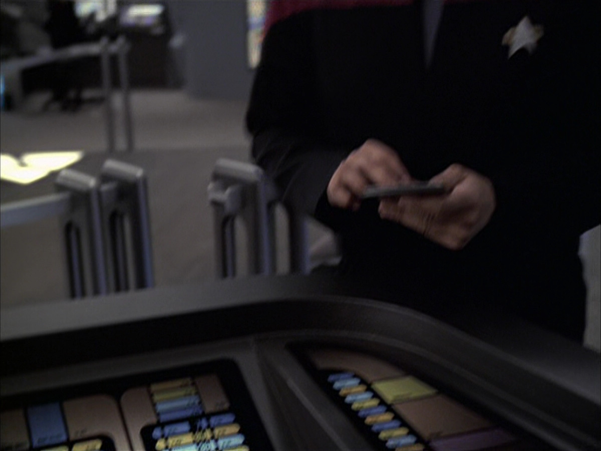 extant_StarTrek_VOY_6x23-Fury_02331.jpg