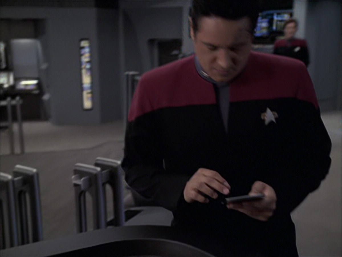 extant_StarTrek_VOY_6x23-Fury_02332.jpg