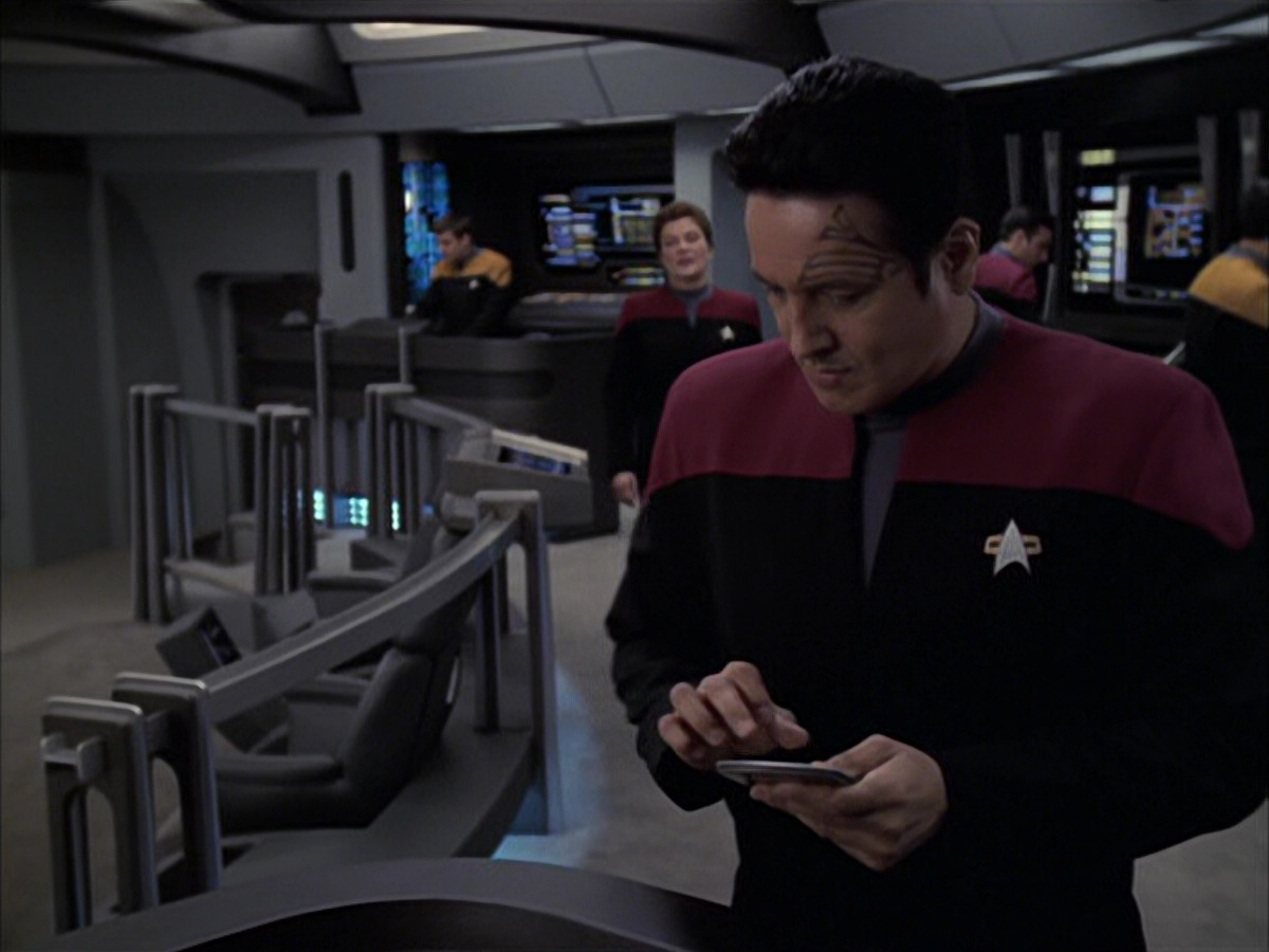 extant_StarTrek_VOY_6x23-Fury_02334.jpg
