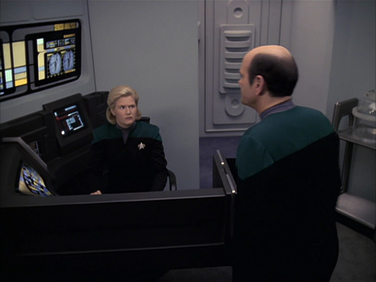 extant_StarTrek_VOY_6x23-Fury_02440.jpg