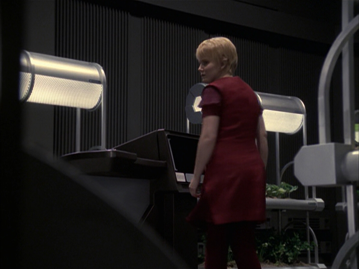 extant_StarTrek_VOY_6x23-Fury_02516.jpg