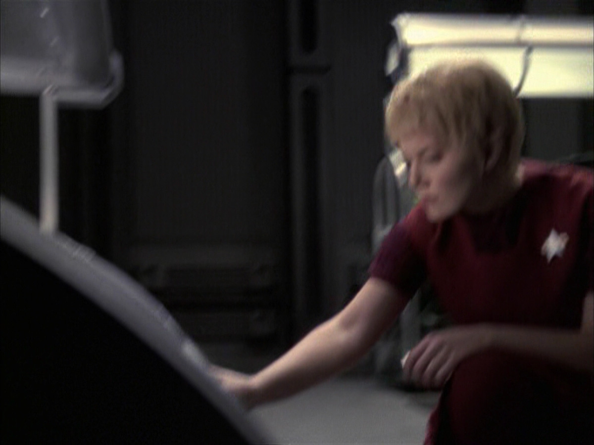 extant_StarTrek_VOY_6x23-Fury_02519.jpg