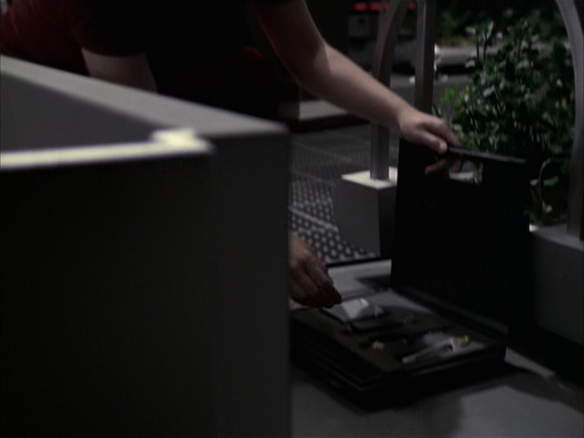 extant_StarTrek_VOY_6x23-Fury_02539.jpg
