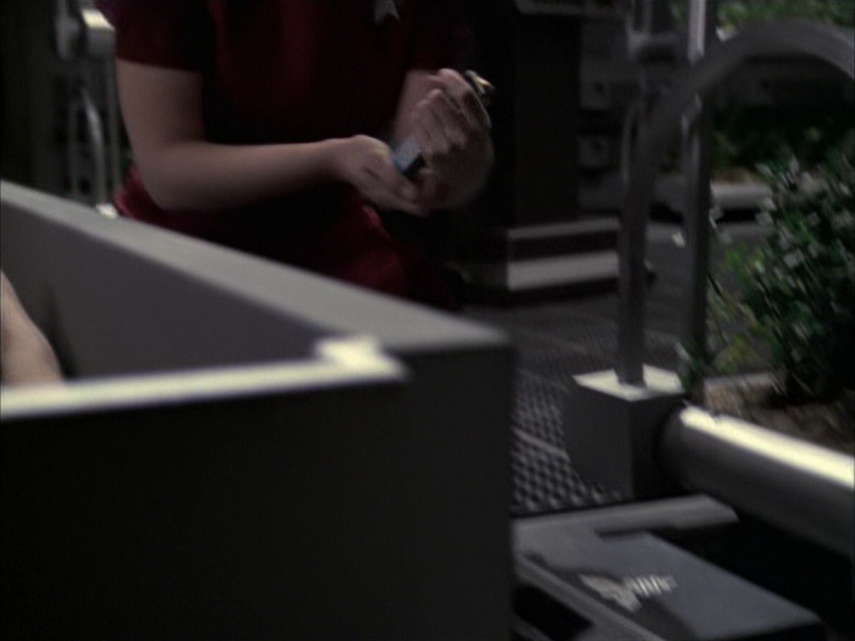 extant_StarTrek_VOY_6x23-Fury_02541.jpg