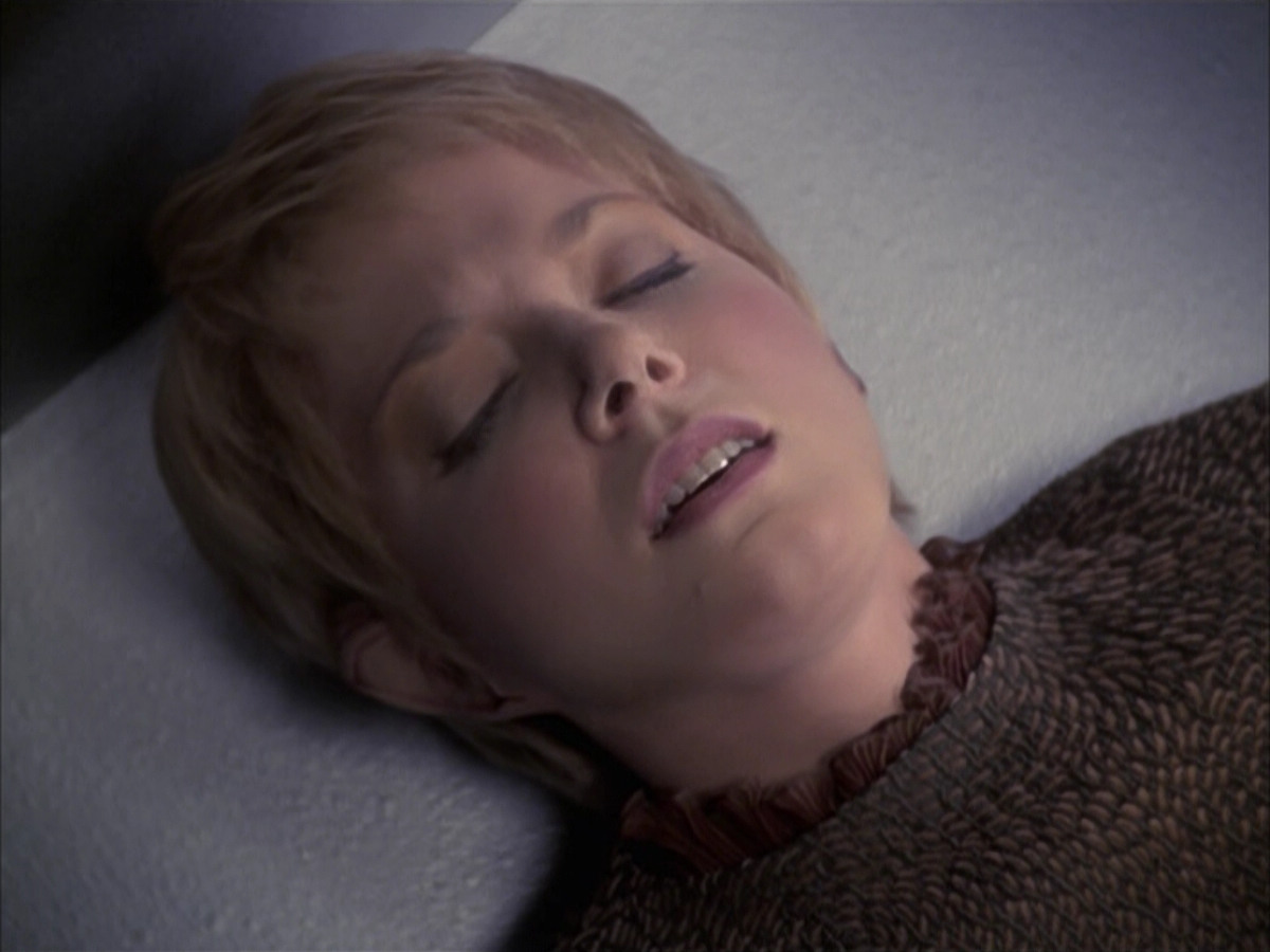 extant_StarTrek_VOY_6x23-Fury_02549.jpg