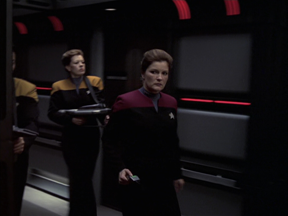 extant_StarTrek_VOY_6x23-Fury_02559.jpg