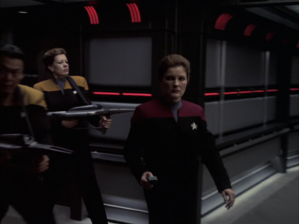 extant_StarTrek_VOY_6x23-Fury_02560.jpg