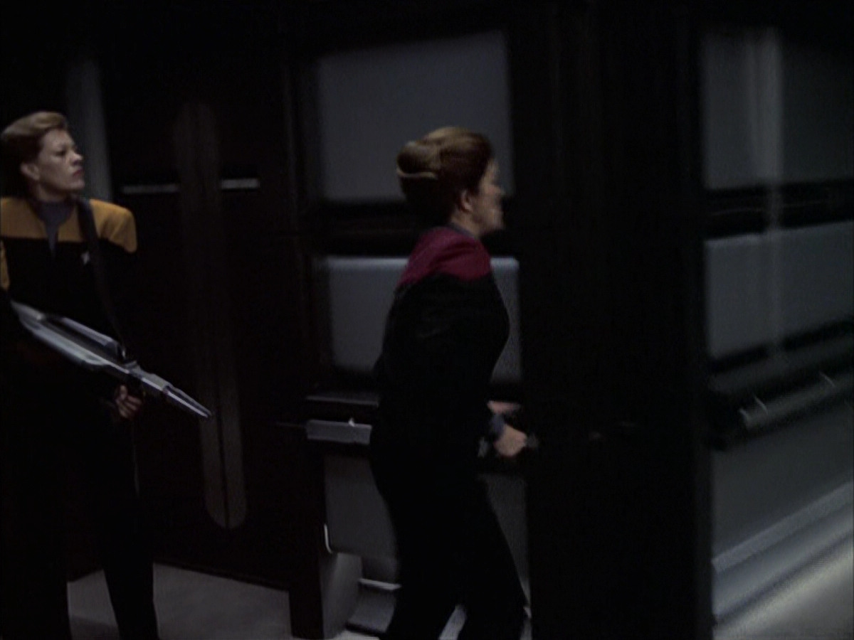 extant_StarTrek_VOY_6x23-Fury_02564.jpg