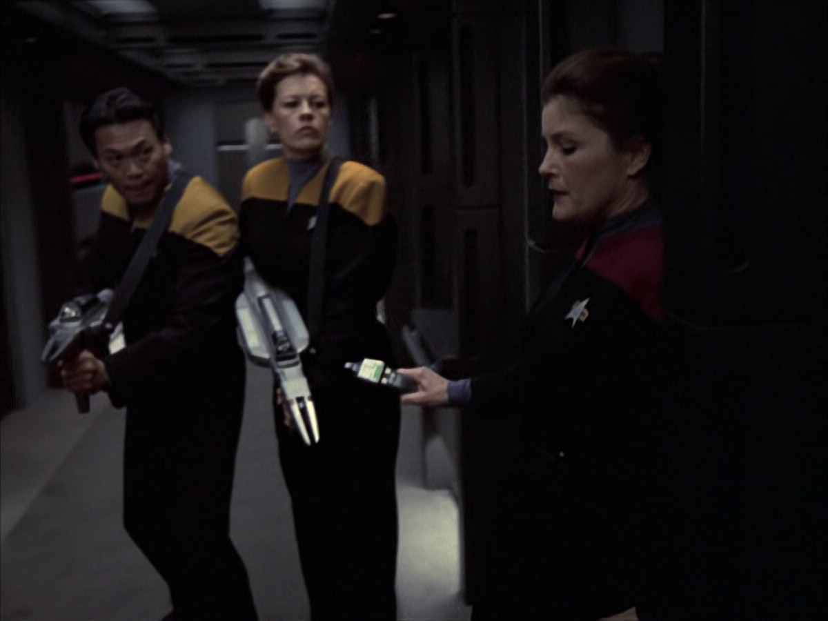 extant_StarTrek_VOY_6x23-Fury_02566.jpg
