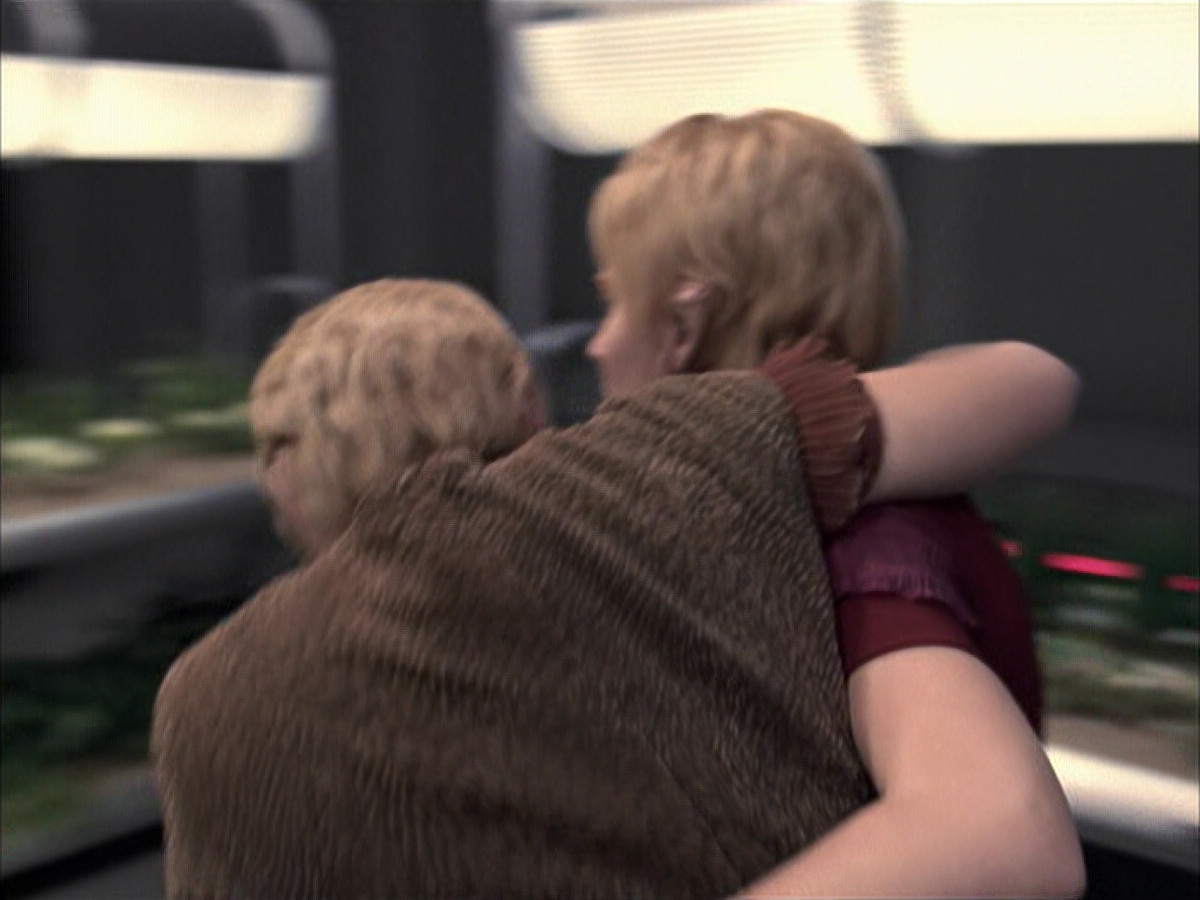extant_StarTrek_VOY_6x23-Fury_02599.jpg