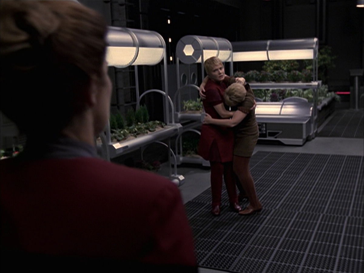 extant_StarTrek_VOY_6x23-Fury_02612.jpg