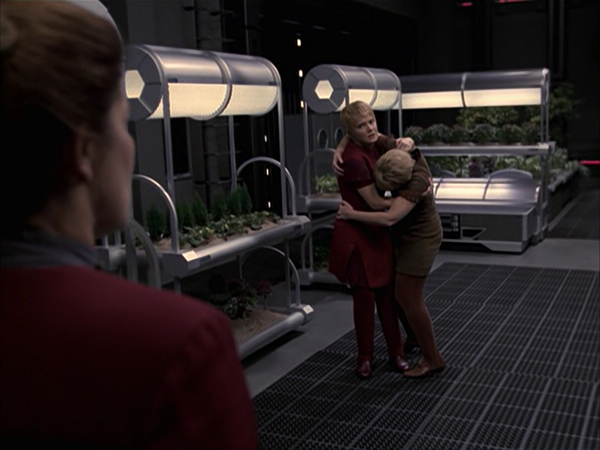 extant_StarTrek_VOY_6x23-Fury_02613.jpg