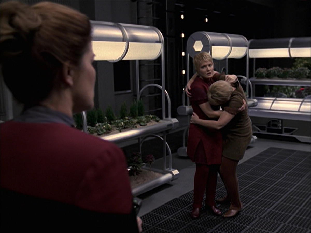 extant_StarTrek_VOY_6x23-Fury_02616.jpg
