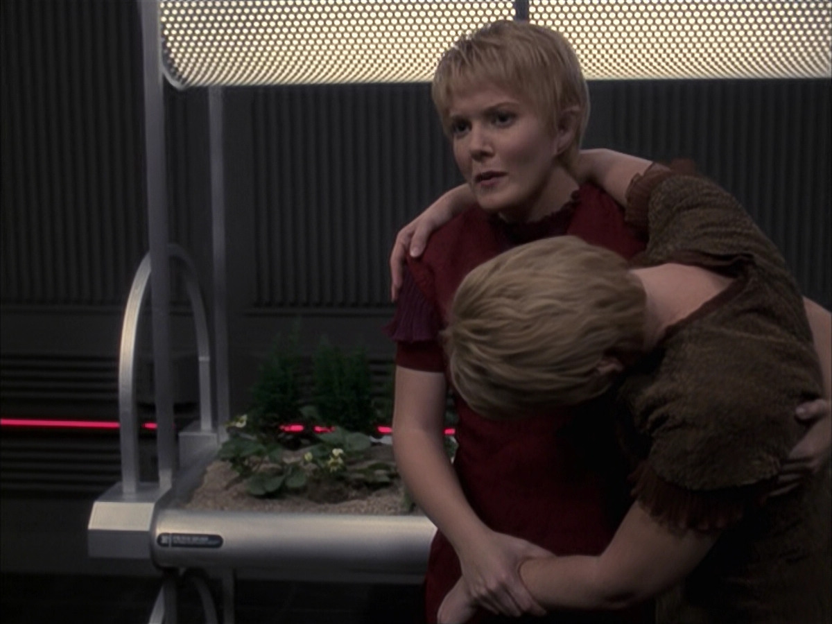 extant_StarTrek_VOY_6x23-Fury_02626.jpg