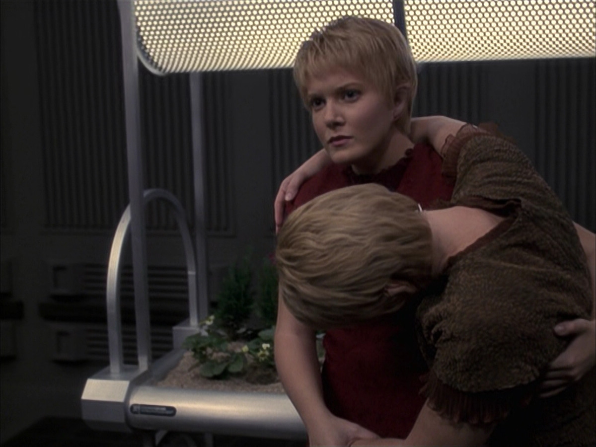 extant_StarTrek_VOY_6x23-Fury_02628.jpg