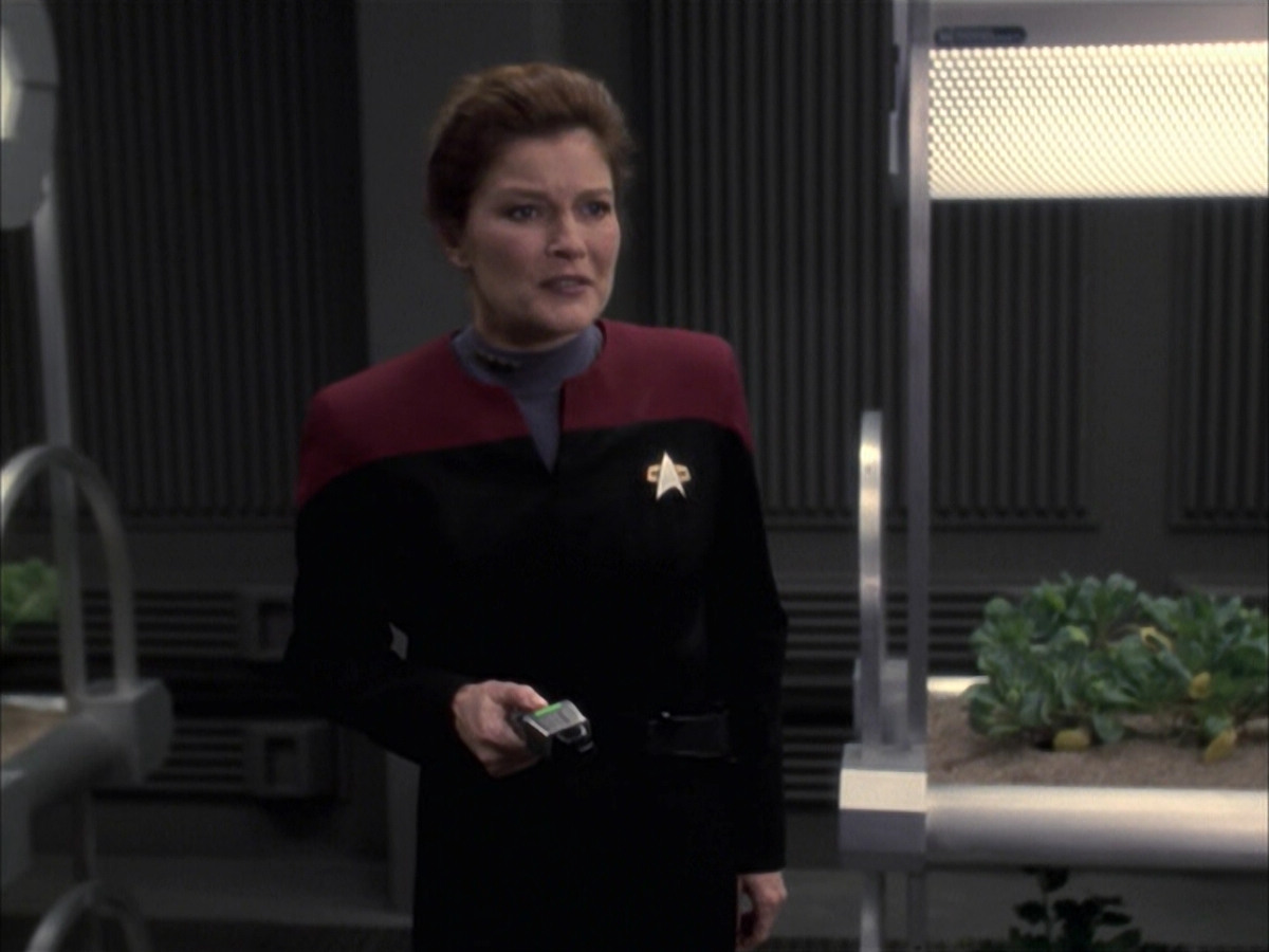 extant_StarTrek_VOY_6x23-Fury_02632.jpg