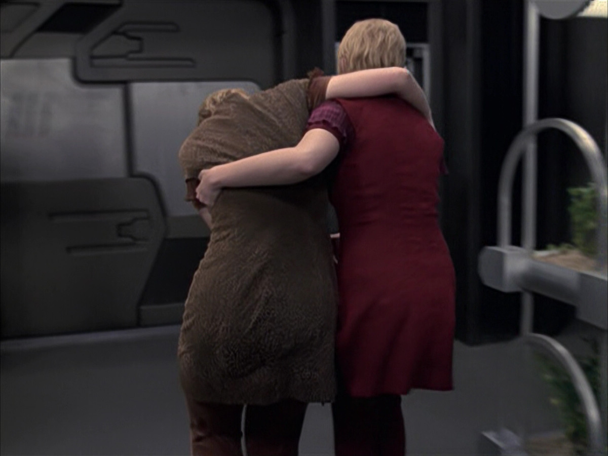 extant_StarTrek_VOY_6x23-Fury_02644.jpg