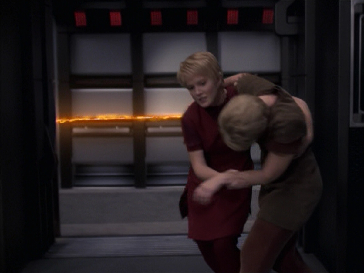 extant_StarTrek_VOY_6x23-Fury_02652.jpg