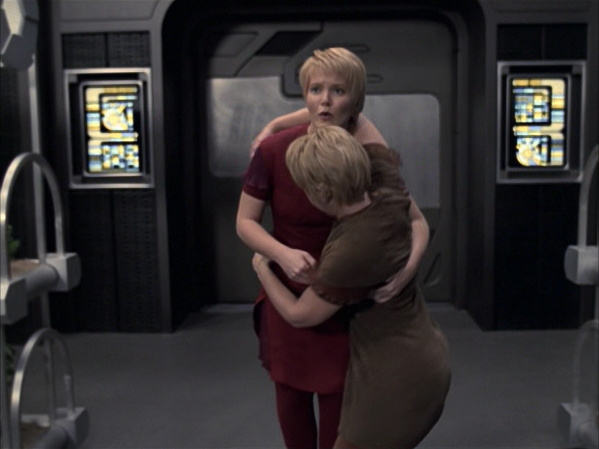 extant_StarTrek_VOY_6x23-Fury_02664.jpg