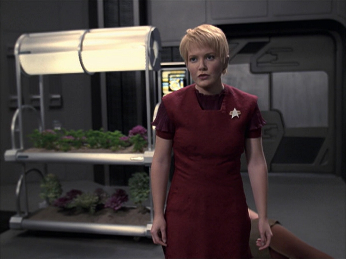 extant_StarTrek_VOY_6x23-Fury_02721.jpg