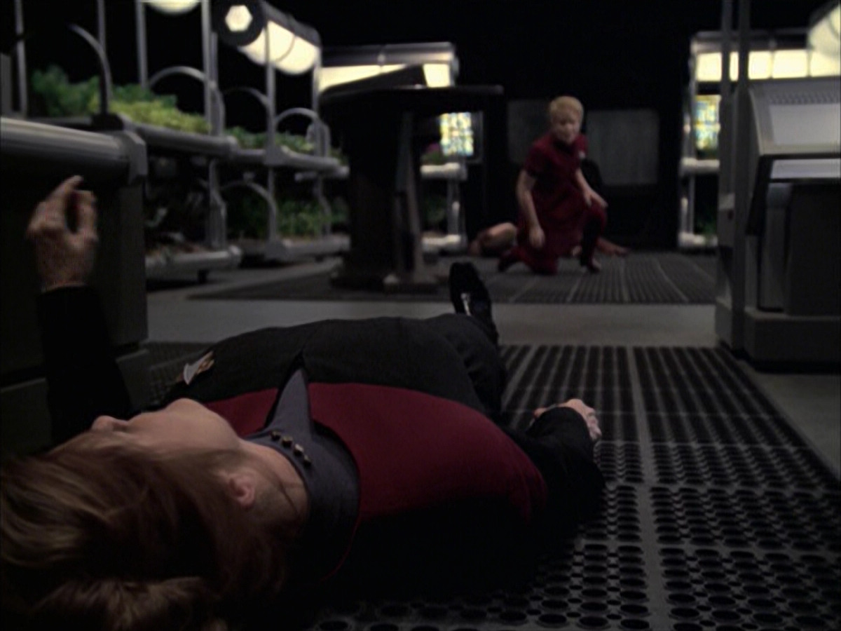 extant_StarTrek_VOY_6x23-Fury_02831.jpg