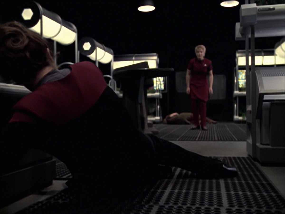extant_StarTrek_VOY_6x23-Fury_02835.jpg