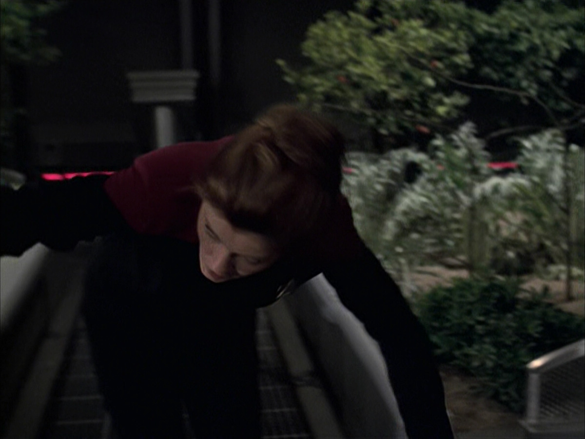 extant_StarTrek_VOY_6x23-Fury_02843.jpg