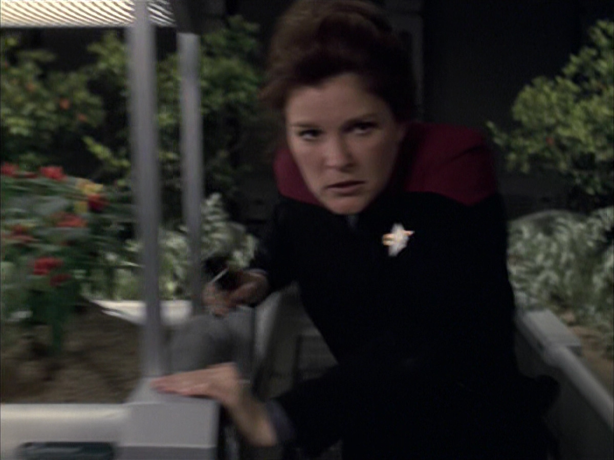 extant_StarTrek_VOY_6x23-Fury_02844.jpg