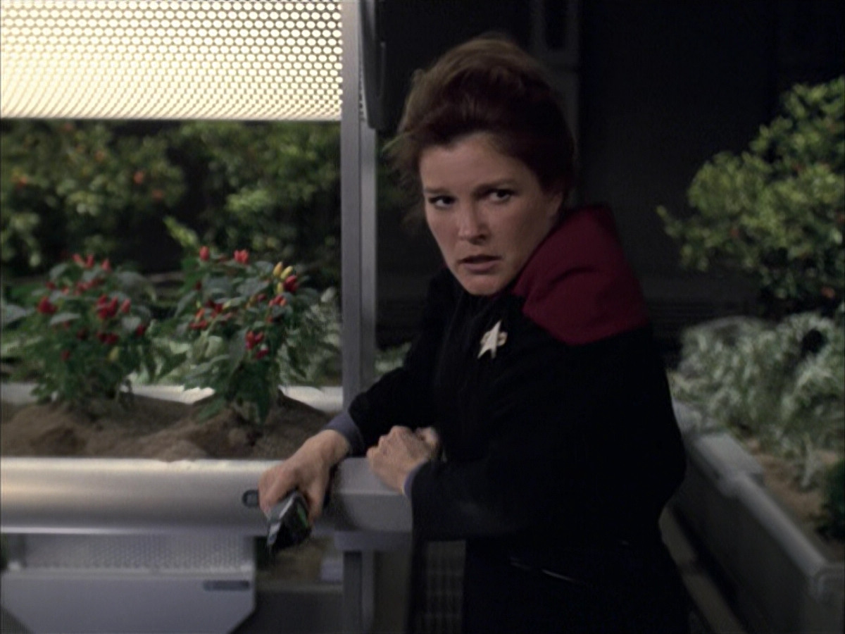 extant_StarTrek_VOY_6x23-Fury_02845.jpg