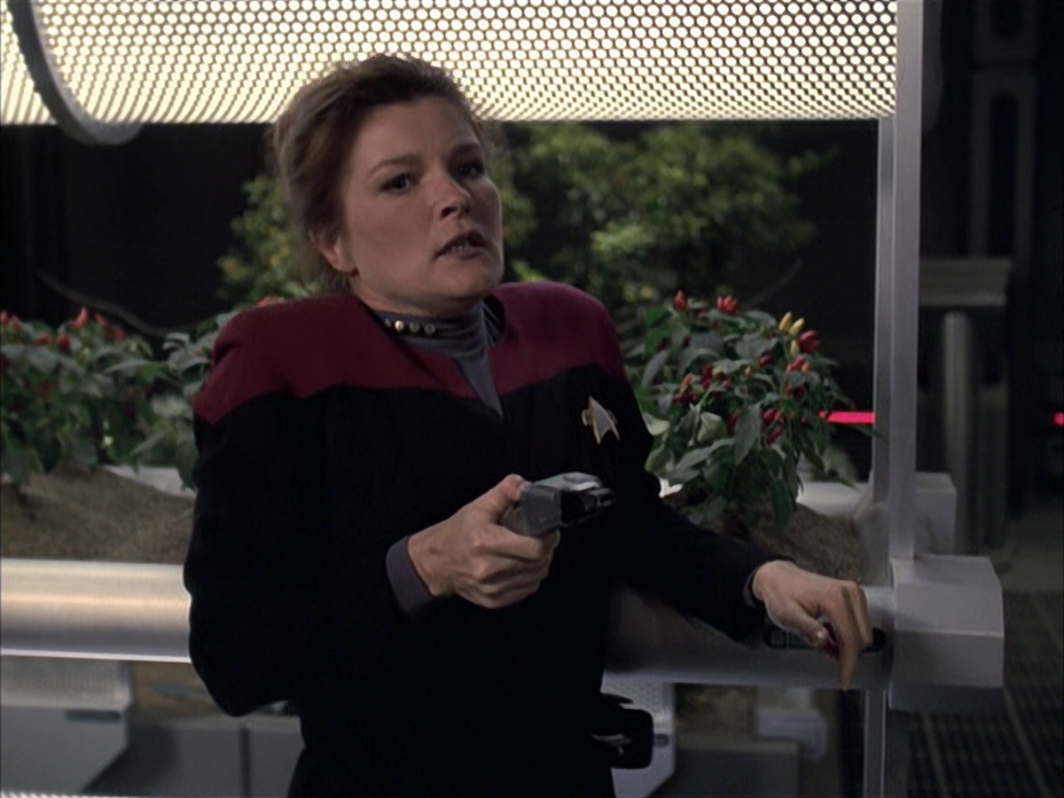 extant_StarTrek_VOY_6x23-Fury_02854.jpg