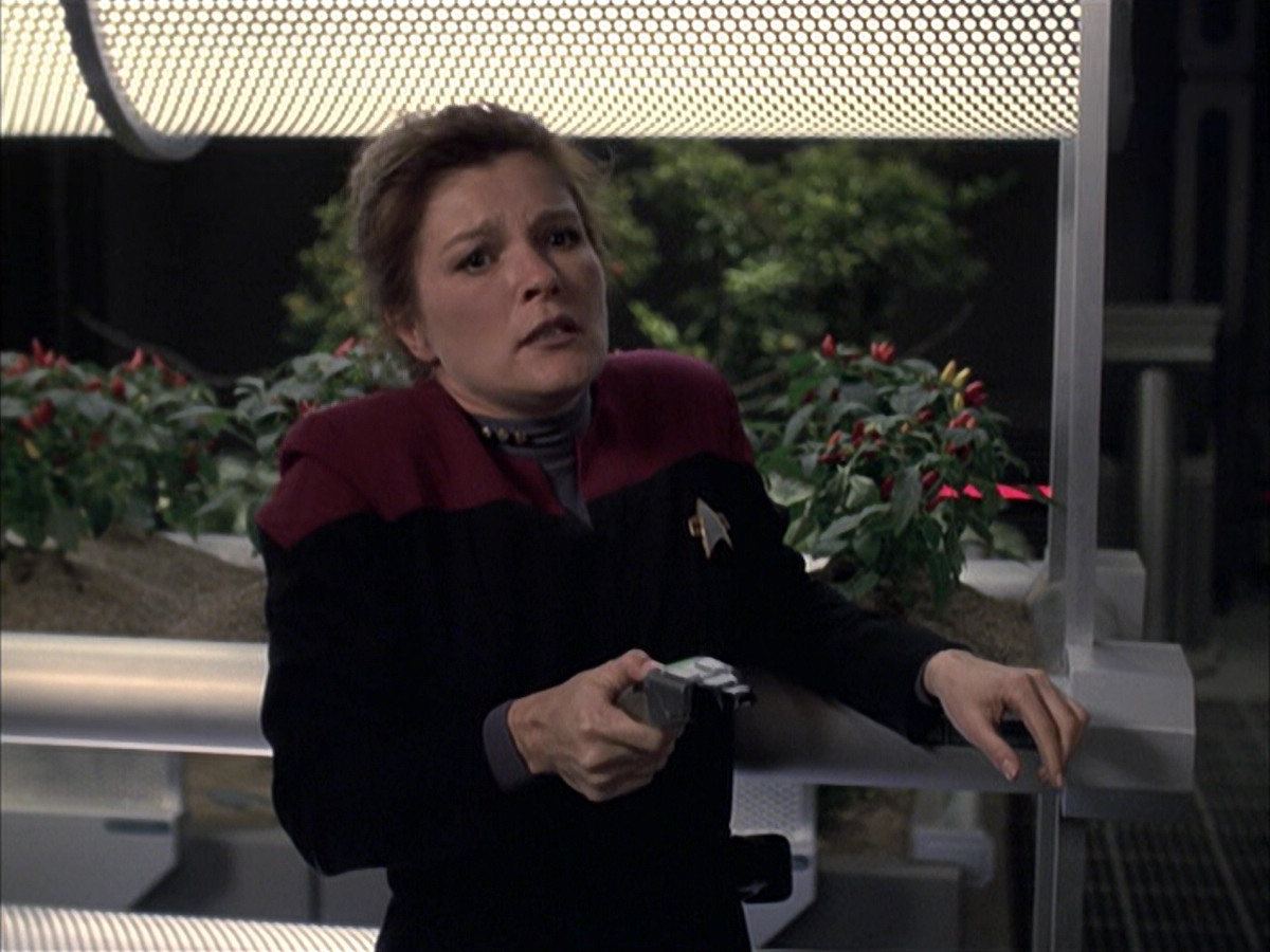 extant_StarTrek_VOY_6x23-Fury_02860.jpg