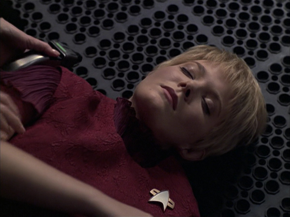 extant_StarTrek_VOY_6x23-Fury_02878.jpg