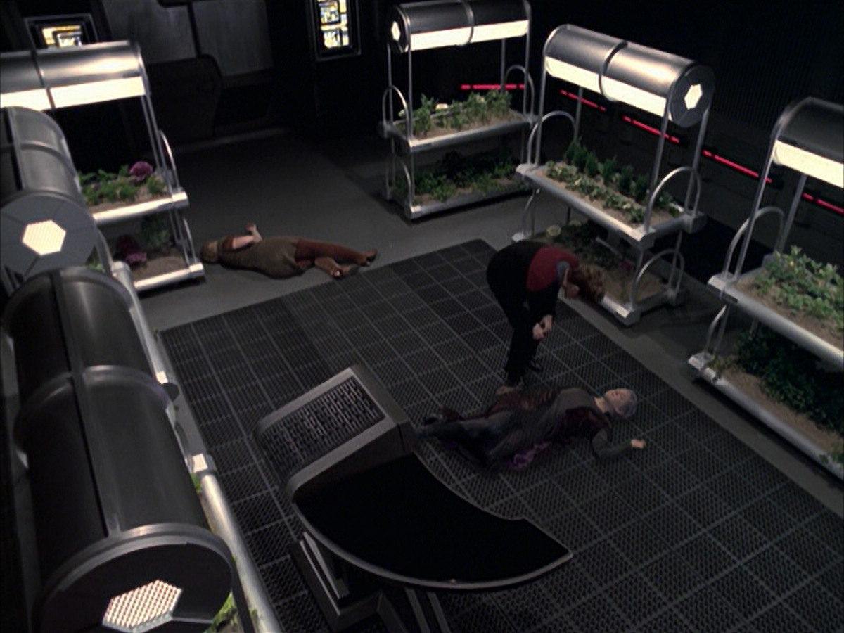 extant_StarTrek_VOY_6x23-Fury_02913.jpg