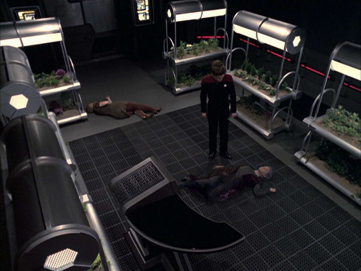extant_StarTrek_VOY_6x23-Fury_02923.jpg