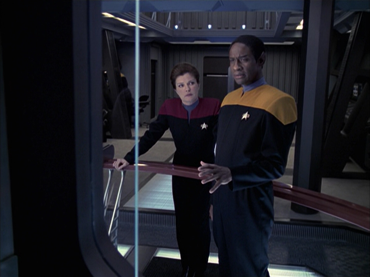 extant_StarTrek_VOY_6x23-Fury_02950.jpg