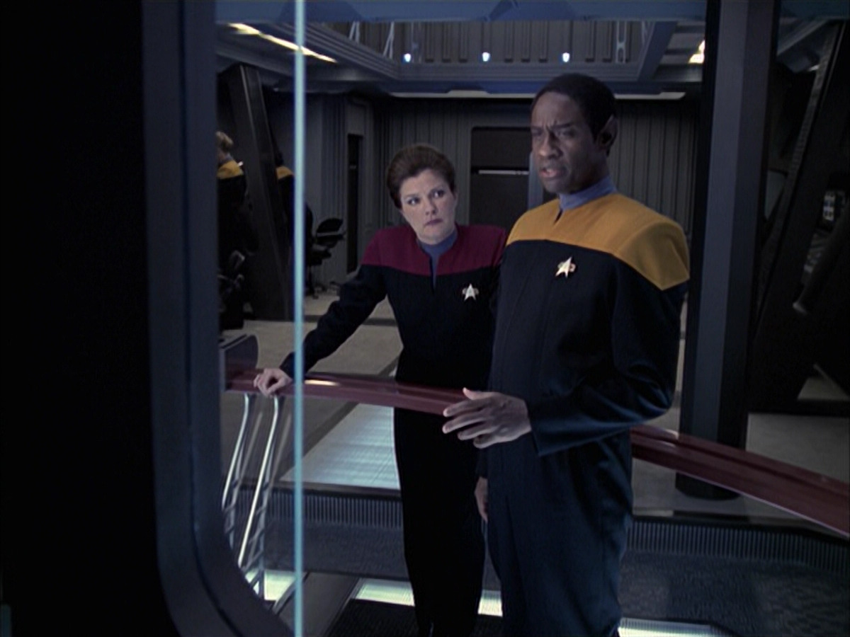 extant_StarTrek_VOY_6x23-Fury_02952.jpg