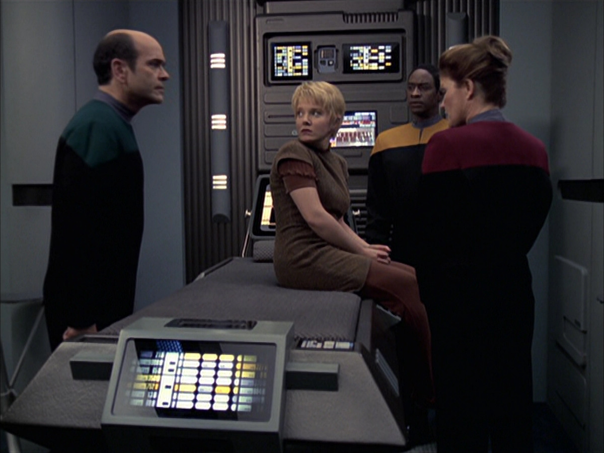 extant_StarTrek_VOY_6x23-Fury_03010.jpg