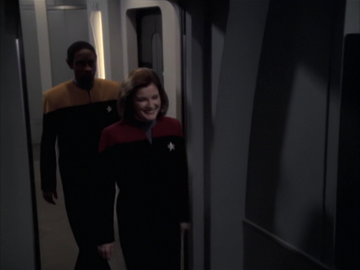 extant_StarTrek_VOY_6x23-Fury_03144.jpg